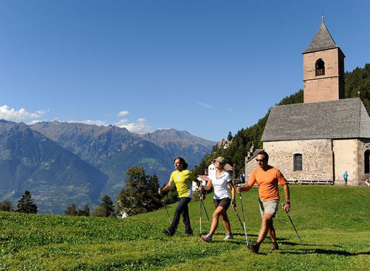 Nordic Walking beim kleinen Kirchlein St. Kathrein